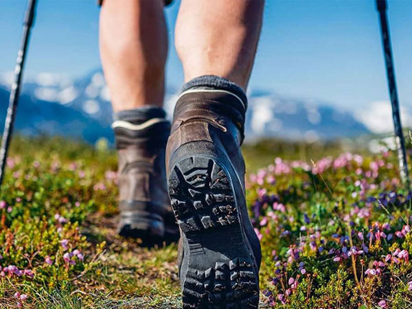 راهنمای خرید و نگهداری کفش‌ کوهنوردی